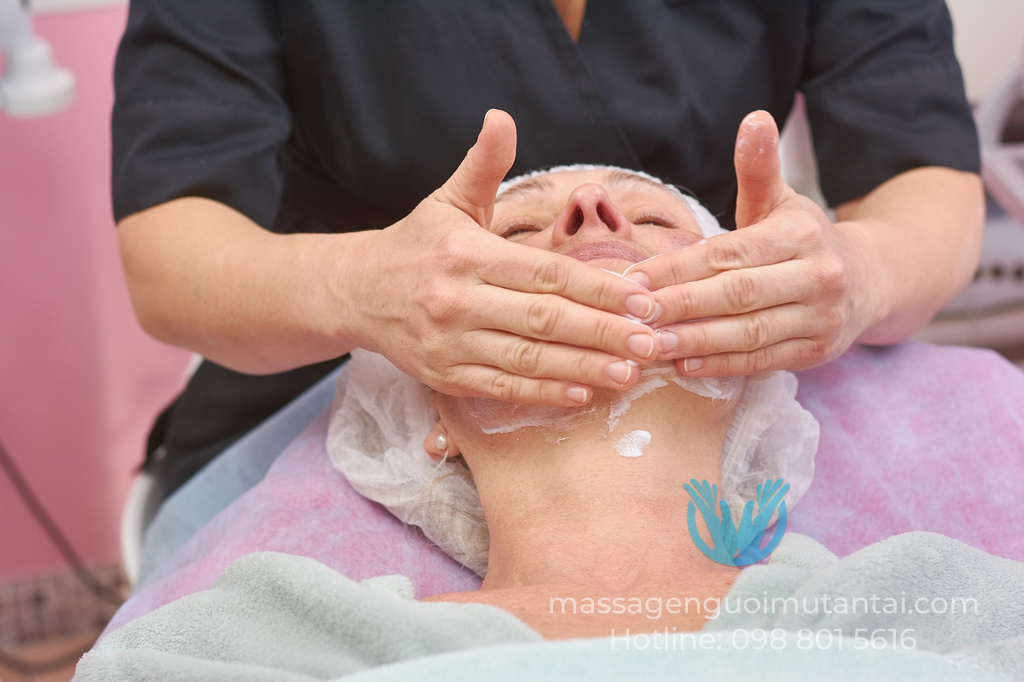massage cổ vai gáy