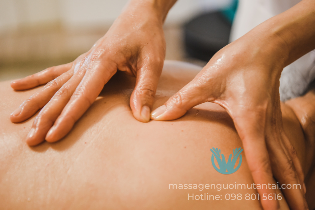massage cổ vai gáy