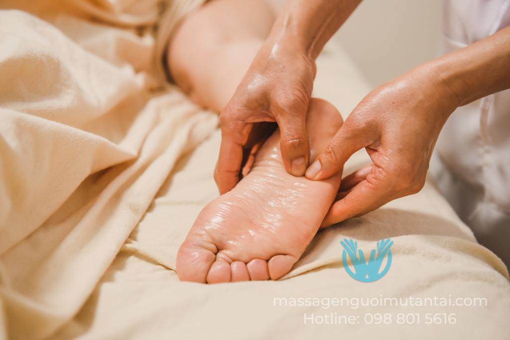 massage cổ vai gáy